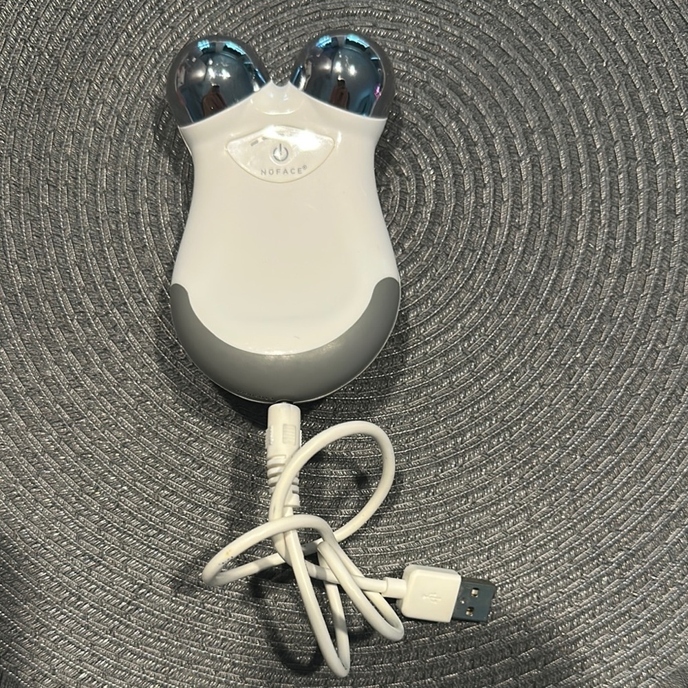NuFace Toning Device in White and Silver